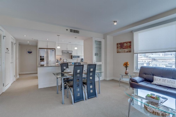 Heaven on Washington Fully Furnished Apartments image 16