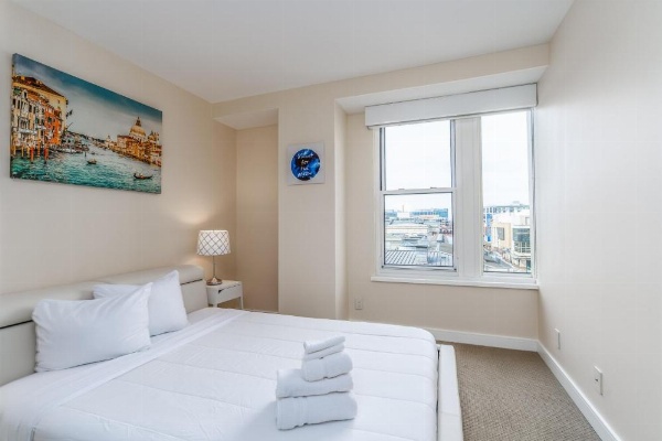 Heaven on Washington Fully Furnished Apartments image 23