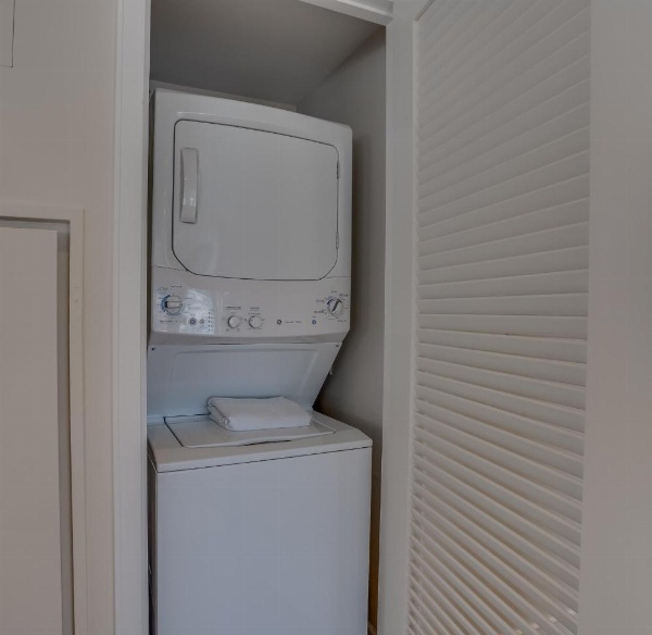 Heaven on Washington Fully Furnished Apartments image 27